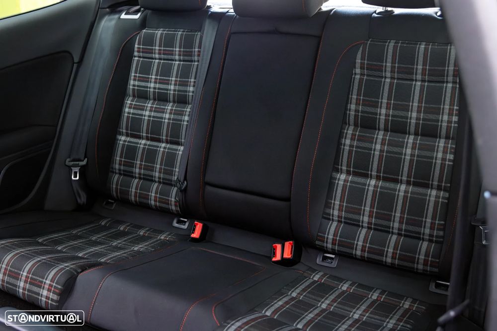 VW Golf 2.0 GTI - 18