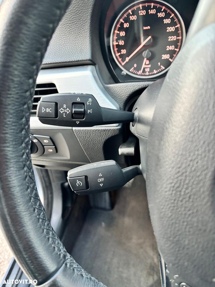 BMW Seria 3 320d DPF Touring - 24