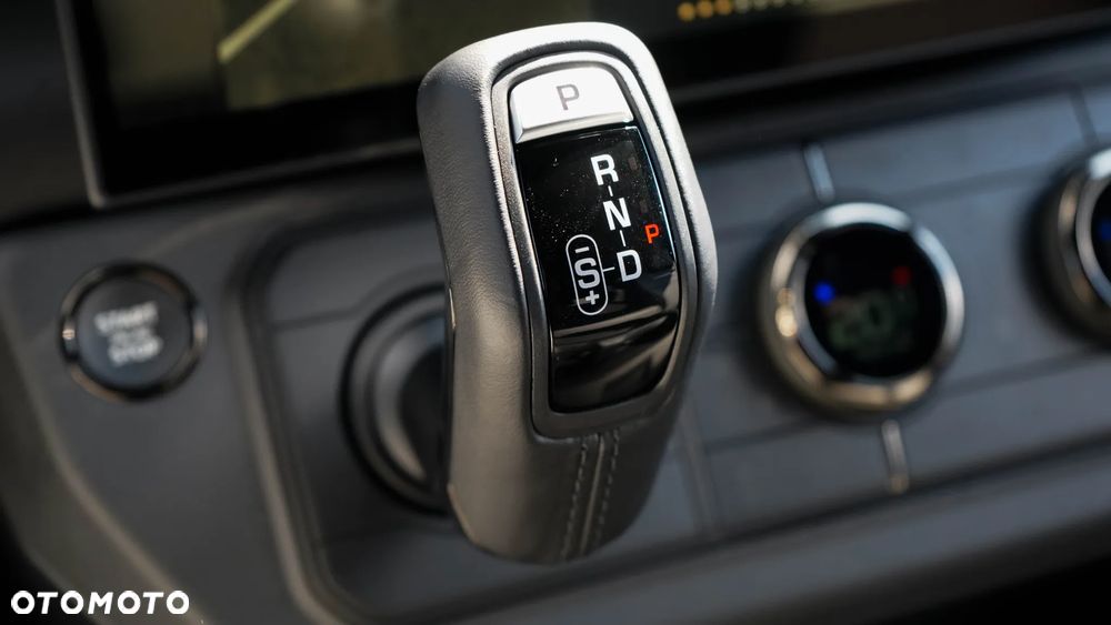 Land Rover Defender - 24