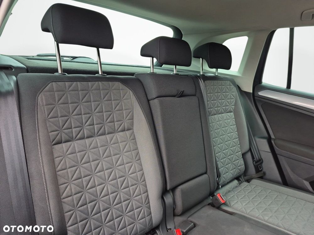 Volkswagen Tiguan - 24
