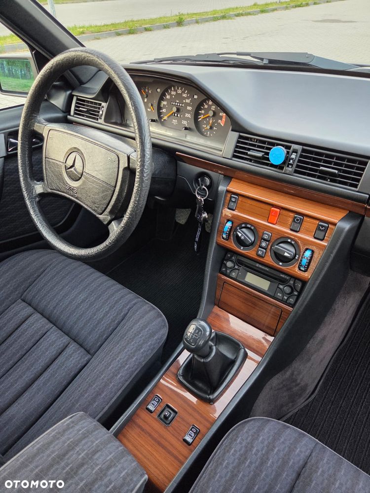 Mercedes-Benz W124 (1984-1993) ver-260-se - 22