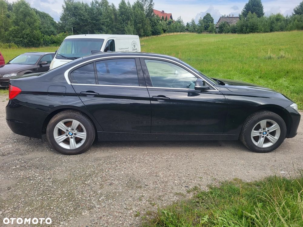 BMW Seria 3 320i Sport Line - 4