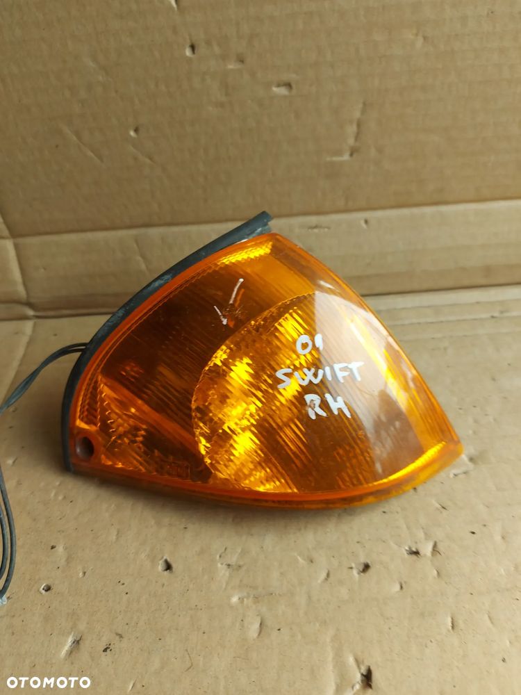 Kierunkowskaz prawy przód Suzuki Swift '01r - 1