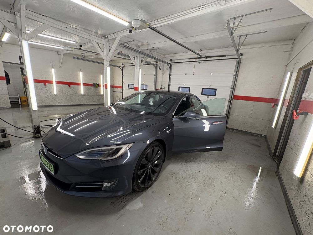 Tesla Model S - 11