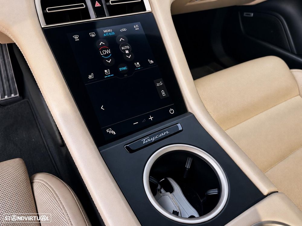 Porsche Taycan Turbo - 11