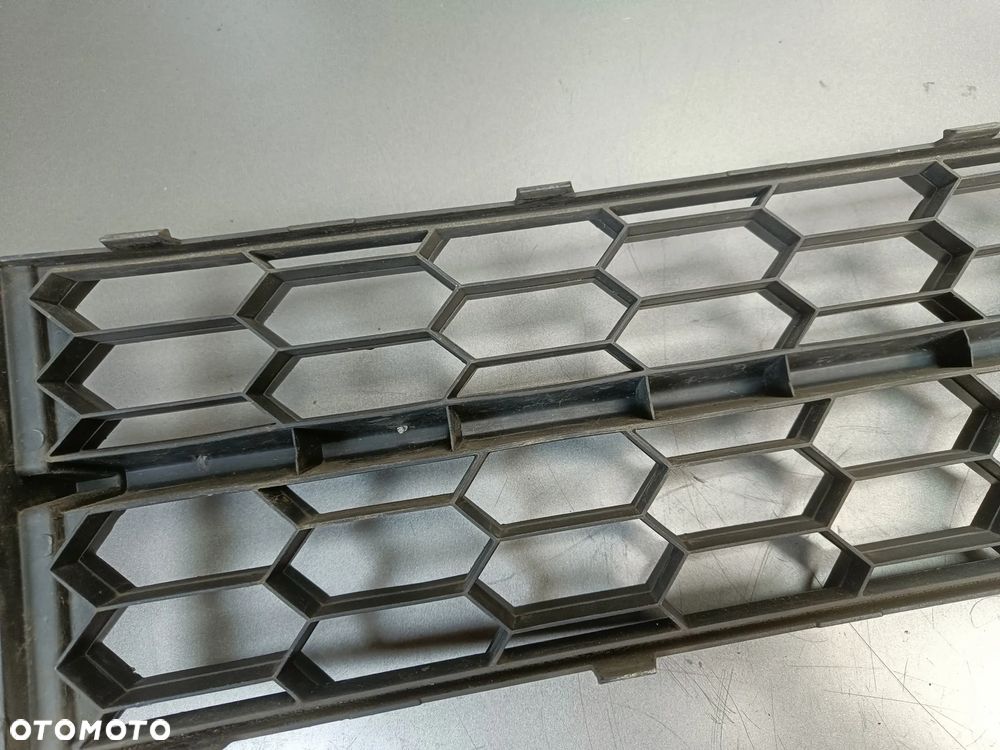 Kratka Zderzaka Środkowa Skoda Octavia 3 III Atrapa 5E0853677 - 11