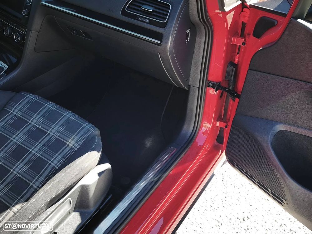 VW Golf 2.0 TDI GTD DSG - 21