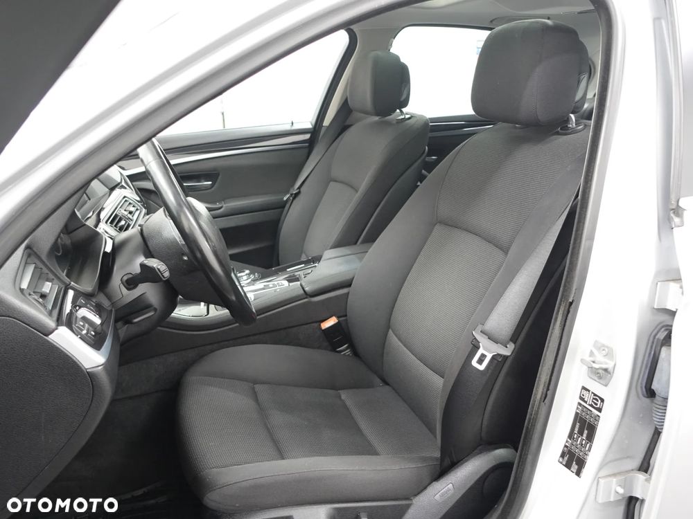 BMW Seria 5 528i - 22