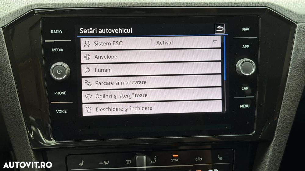 Volkswagen Passat 2.0 TDI DSG Comfortline - 29