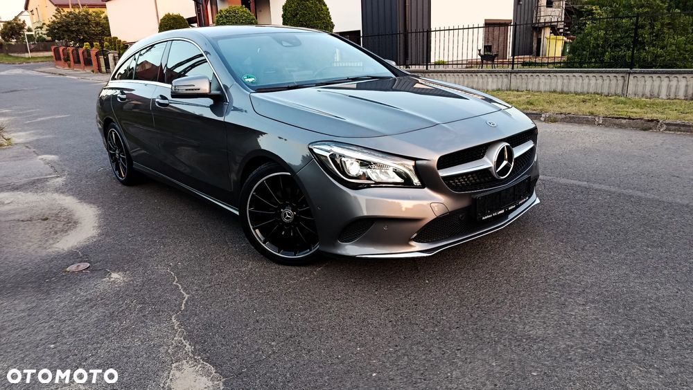 Mercedes-Benz CLA 180 7G-DCT UrbanStyle Edition - 38