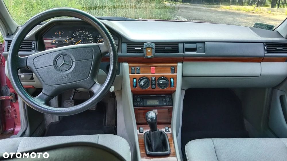 Mercedes-Benz W124 (1984-1993) - 22