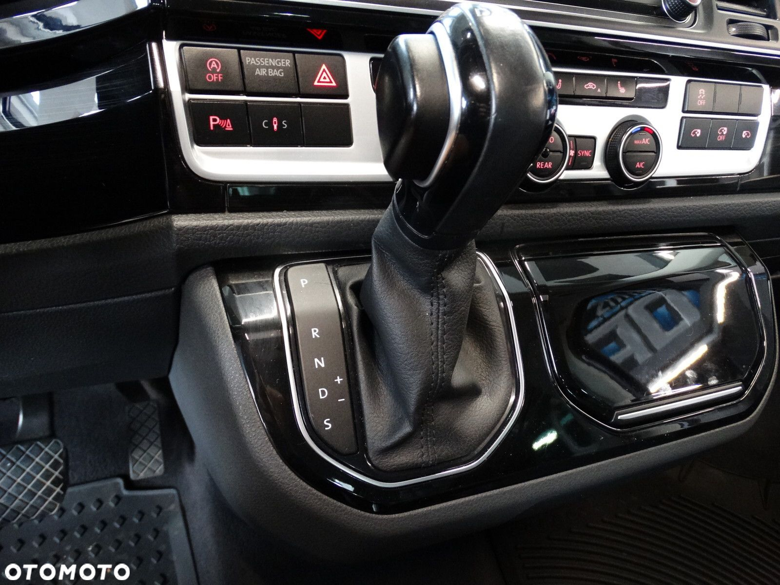 Volkswagen Multivan - 28