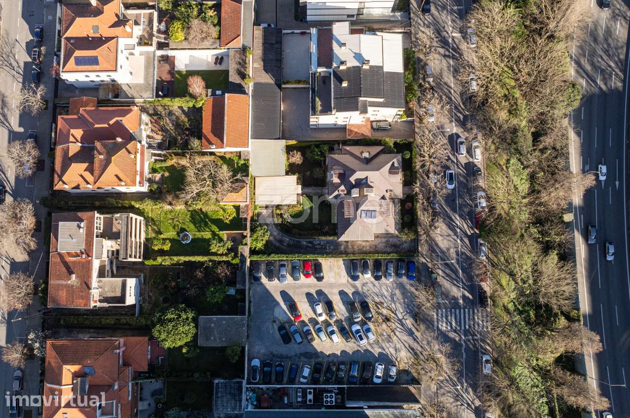 Moradia de charme com jardins no Pinheiro Manso, Porto - Arrendamento - Grande imagem: 4/60