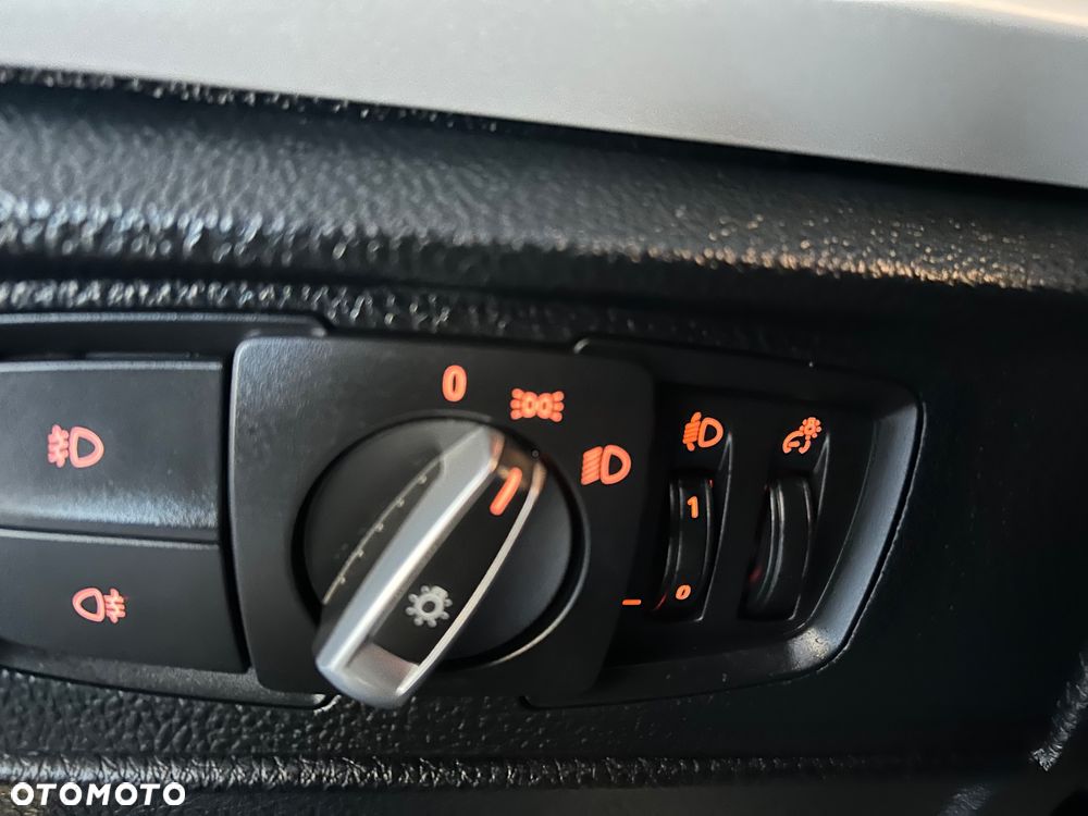 BMW Seria 1 118d Sport Line - 33