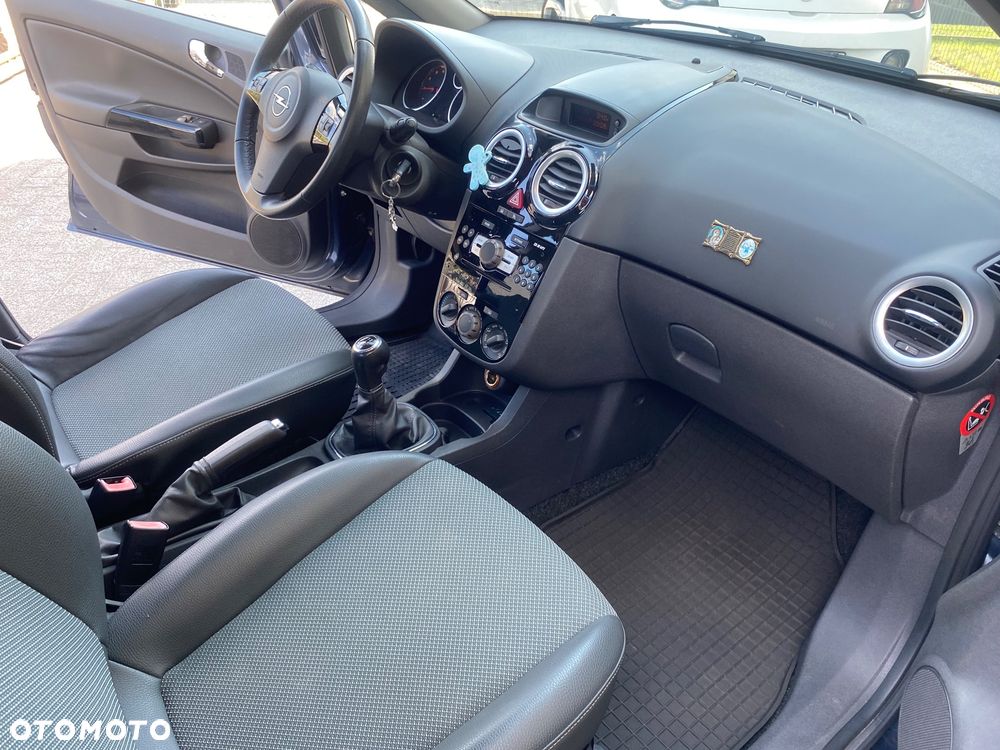 Opel Corsa 1.2 16V Cosmo - 10