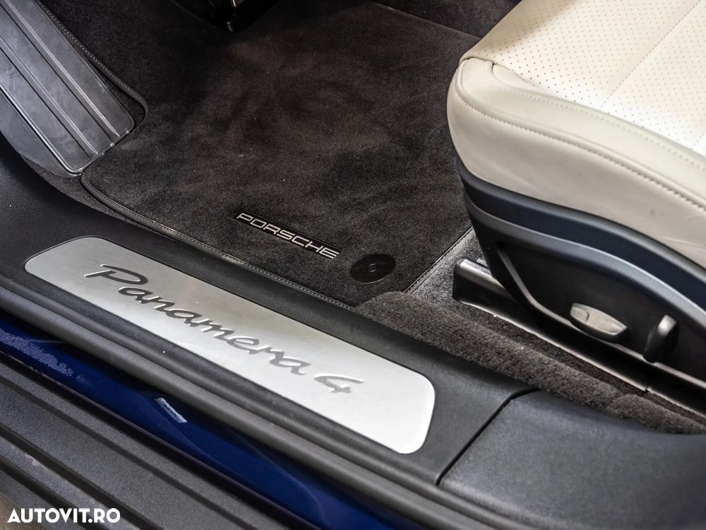 Porsche Panamera 4 - 23