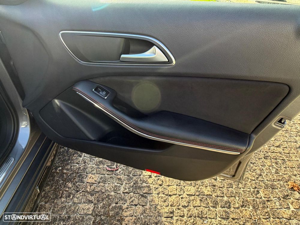 Mercedes-Benz GLA 220 CDI 4Matic 7G-DCT AMG Line — fotografia 23