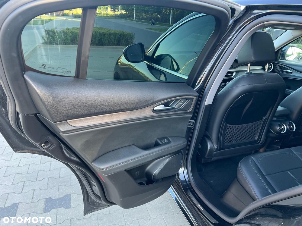Alfa Romeo Stelvio 2.0 Turbo Veloce Q4 - 14
