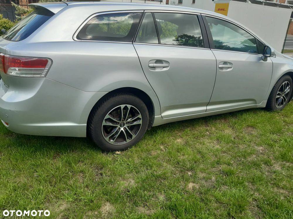 Toyota Avensis 2.0 D-4D Premium - 6
