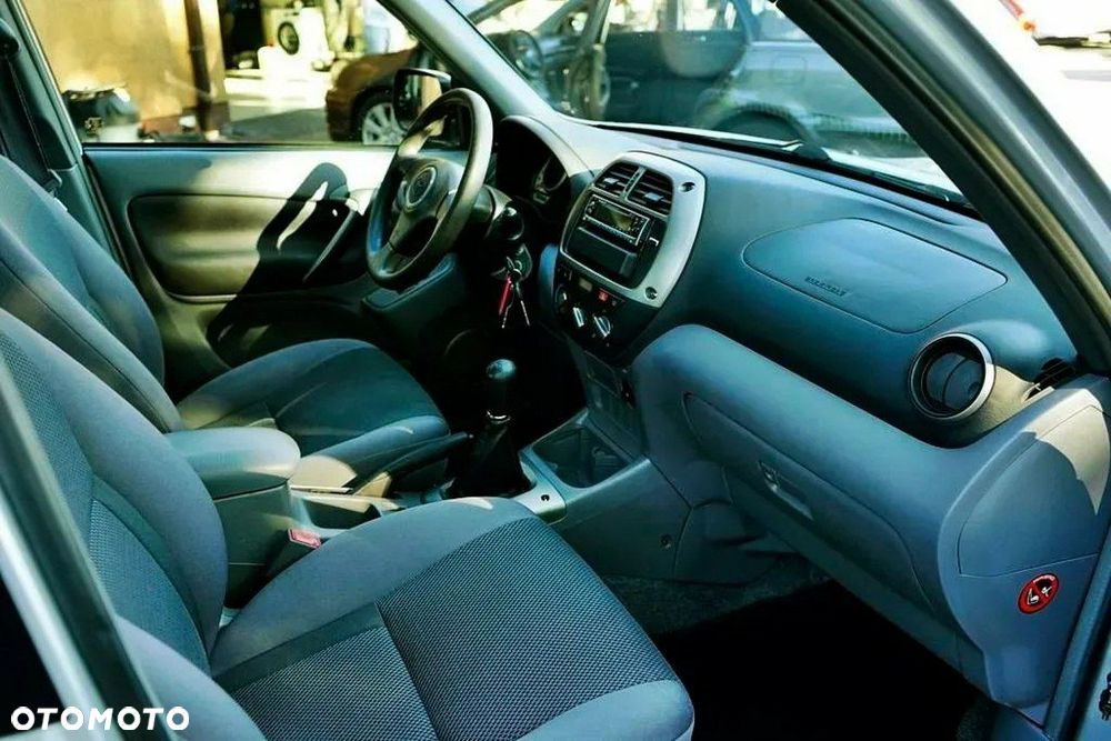 Toyota RAV4 2.0 D-4D 4x4 - 12