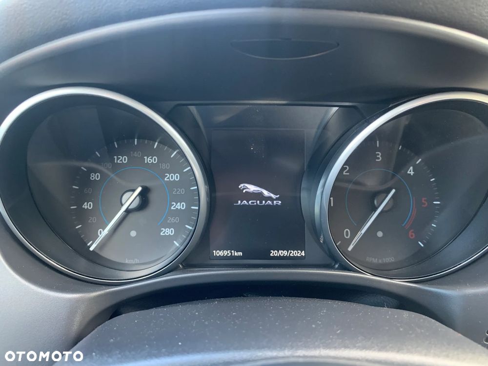 Jaguar XE 2.0 D Prestige - 11