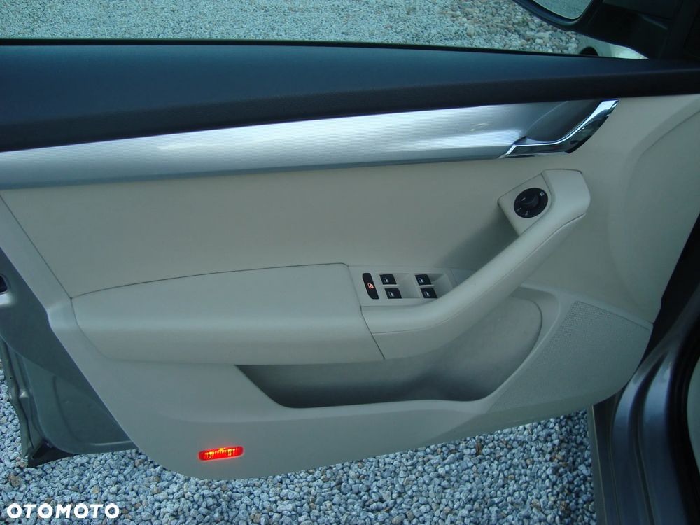 Skoda Octavia 1.6 TDI DPF Elegance - 33