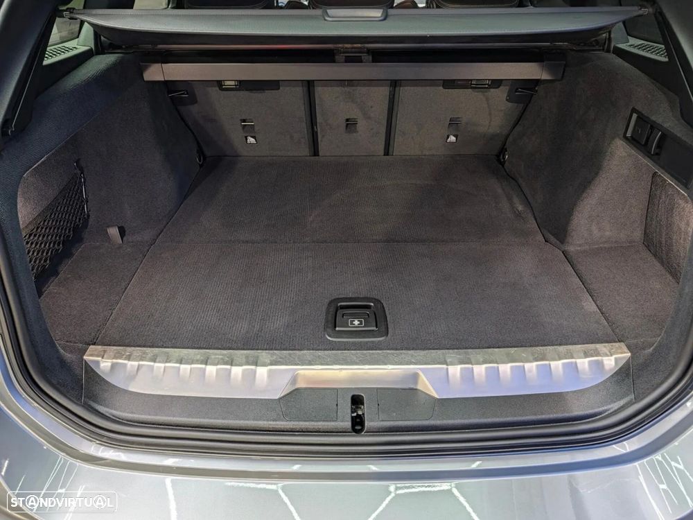 BMW 320 e Pack Desportivo M Auto - 39