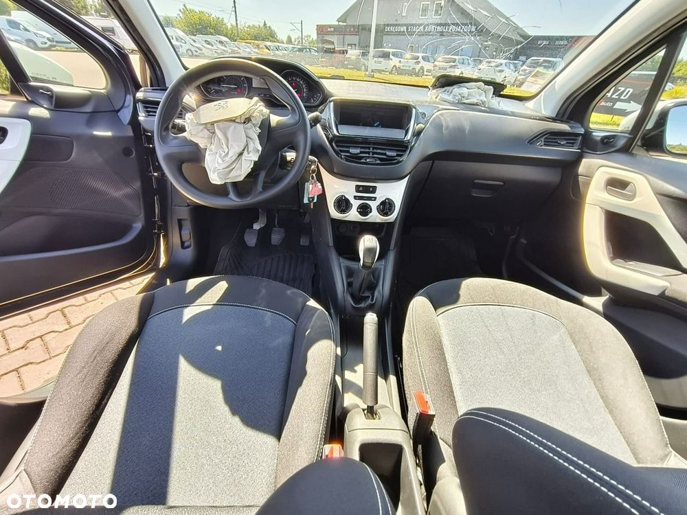 Peugeot 208 - 11