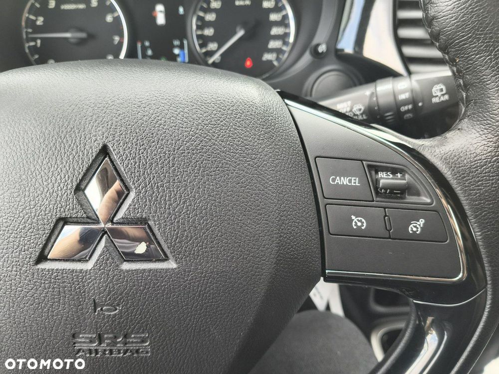 Mitsubishi Outlander - 11