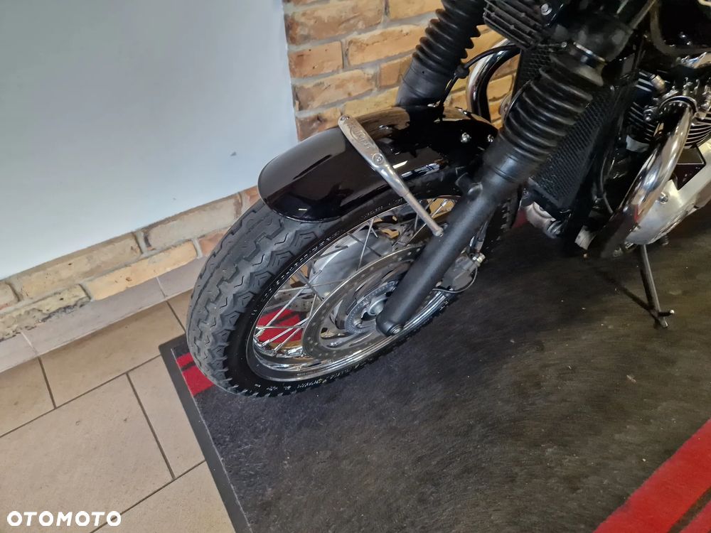 Triumph Bonneville - 11