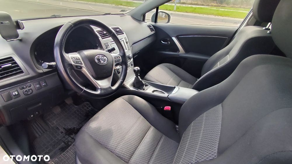 Toyota Avensis 2.0 D-4D Edition (2014) - 12