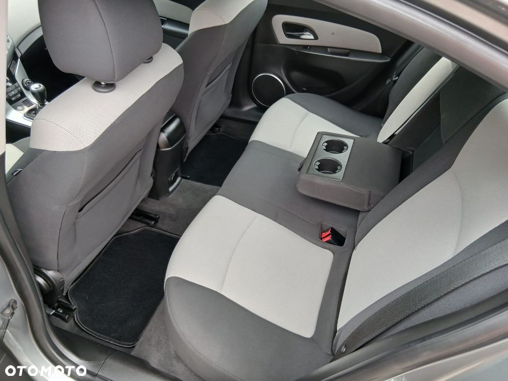 Chevrolet Cruze 1.8 LT+ - 33
