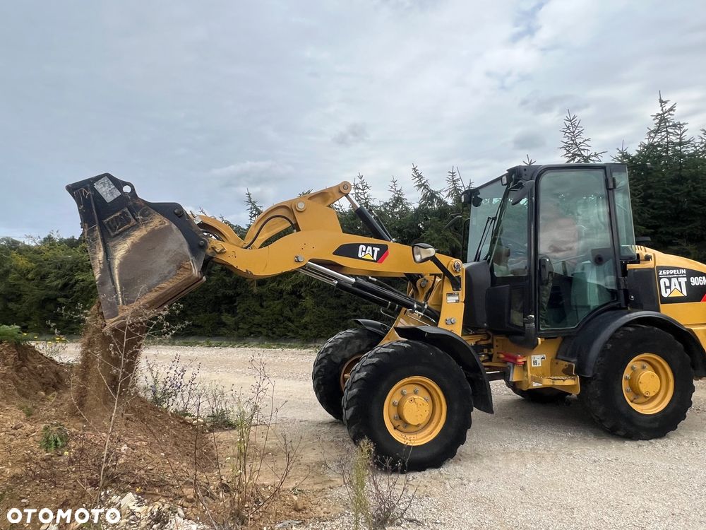 Caterpillar Ładowarka łamana 906M Cat łyżka widły 907 908 5 6 ton SZYBKOZŁĄCZE HYDRAULICZNE dodatkowe linie ZAMIATARKA za dopłatą - 23