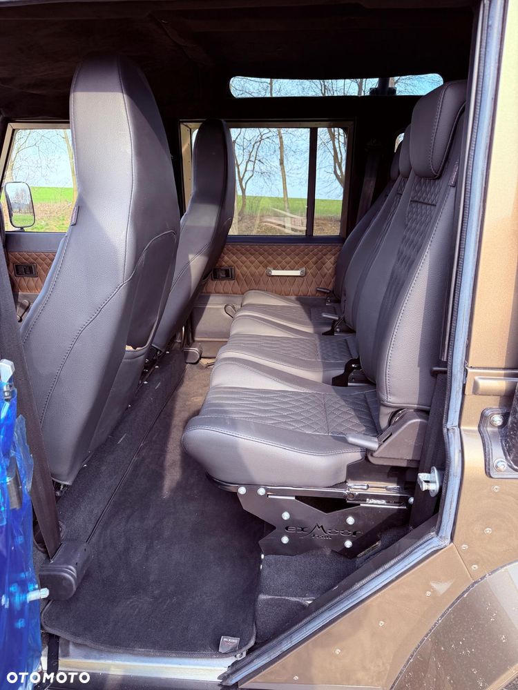 Land Rover Defender - 14