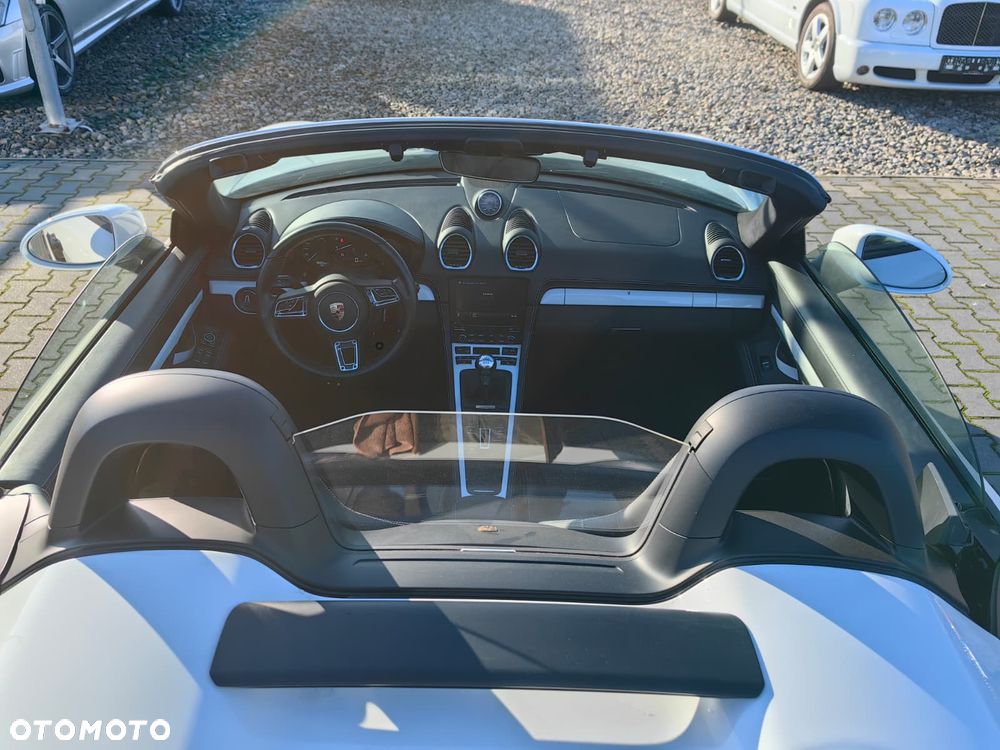 Porsche 718 Spyder - 40