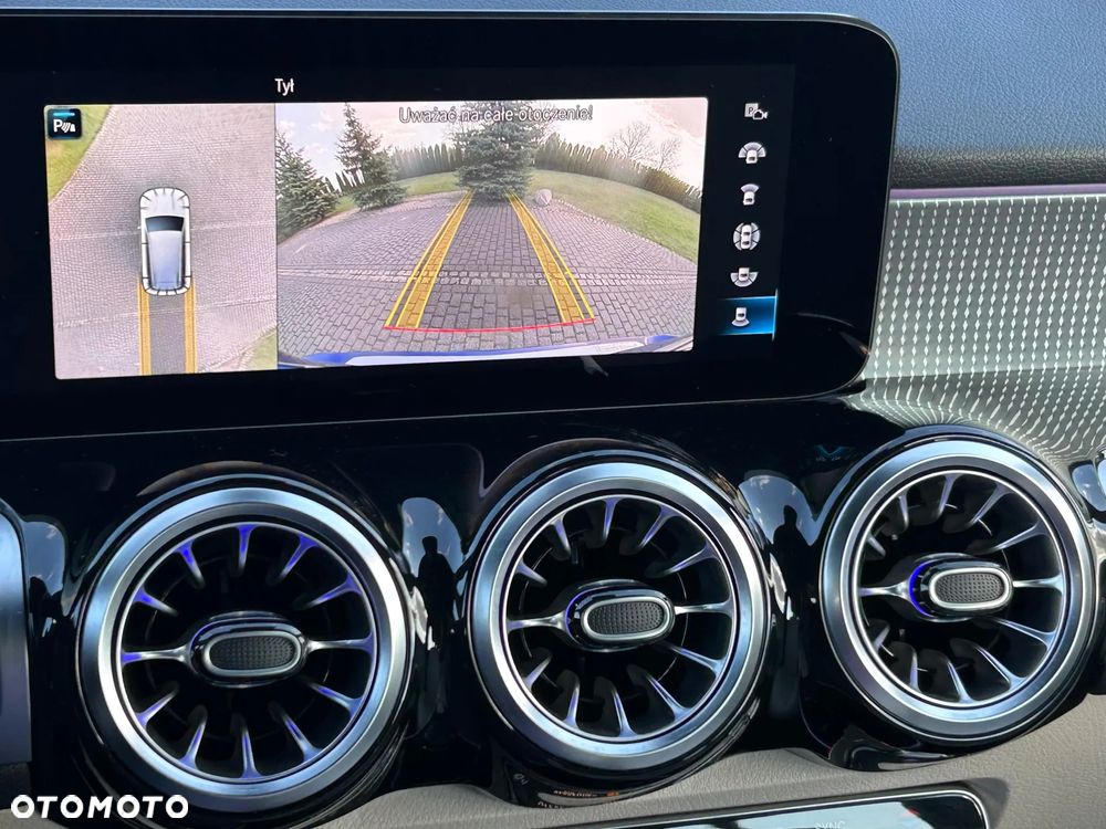 Mercedes-Benz GLB - 22