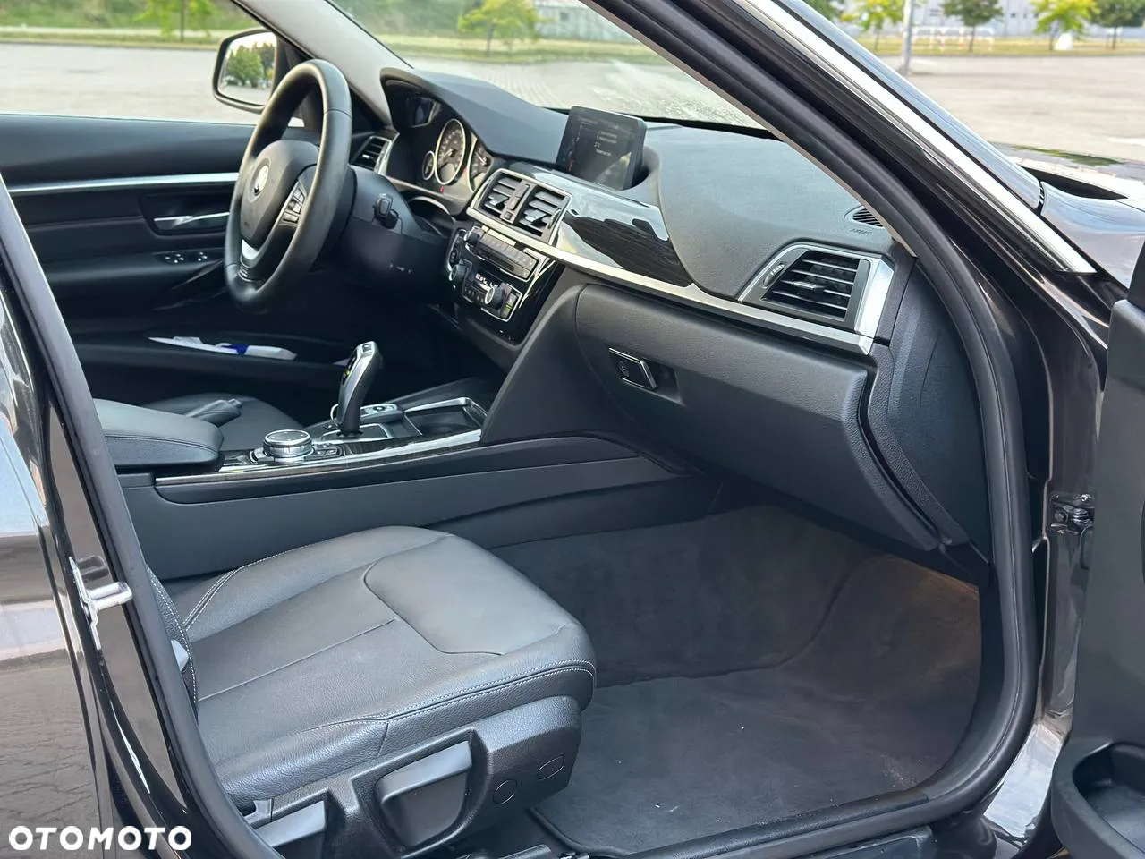 BMW Seria 3 318d Luxury Line - 11