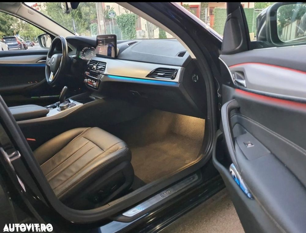 BMW Seria 5 530e xDrive Touring Aut. - 13