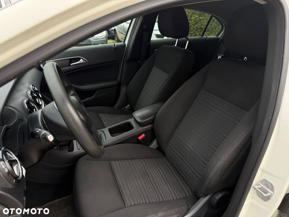 Mercedes-Benz Klasa A 180 (BlueEFFICIENCY) - 10