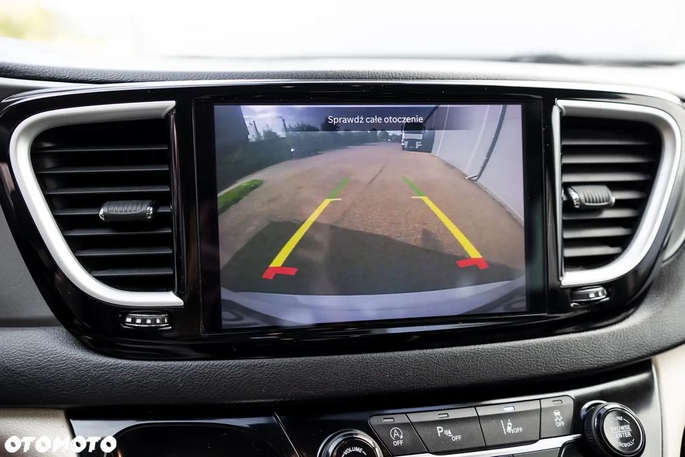 Chrysler Pacifica - 15