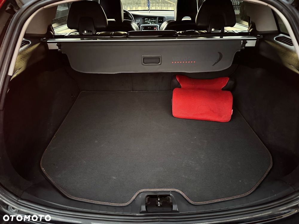 Volvo V60 D2 Ocean Race - 14