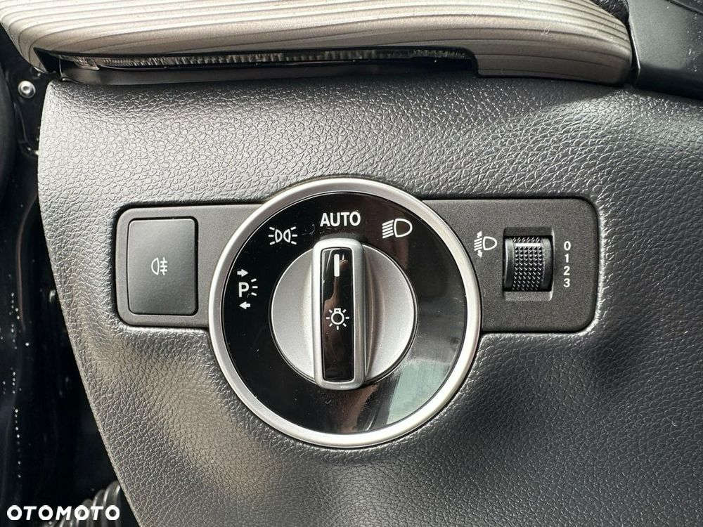 Mercedes-Benz Klasa B 180 Style - 17