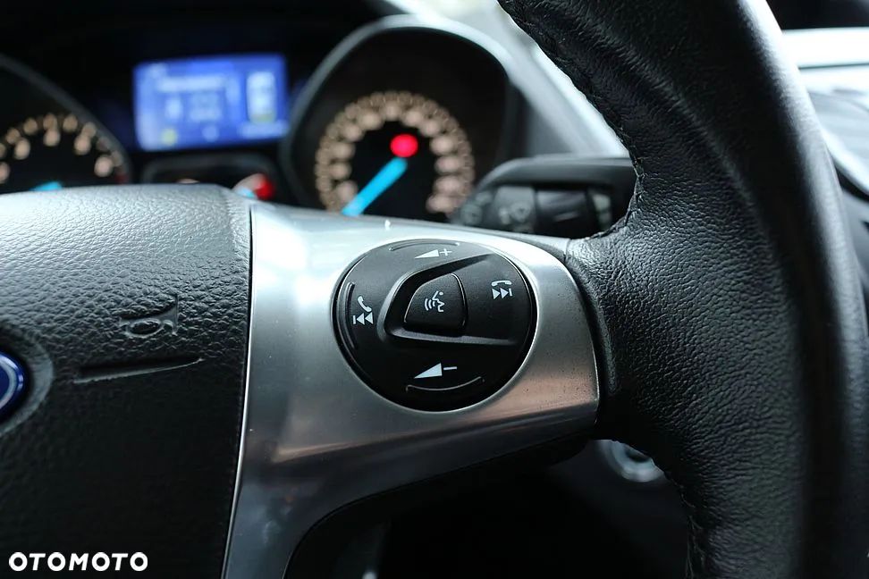 Ford Kuga 1.6 EcoBoost 2x4 Titanium - 27