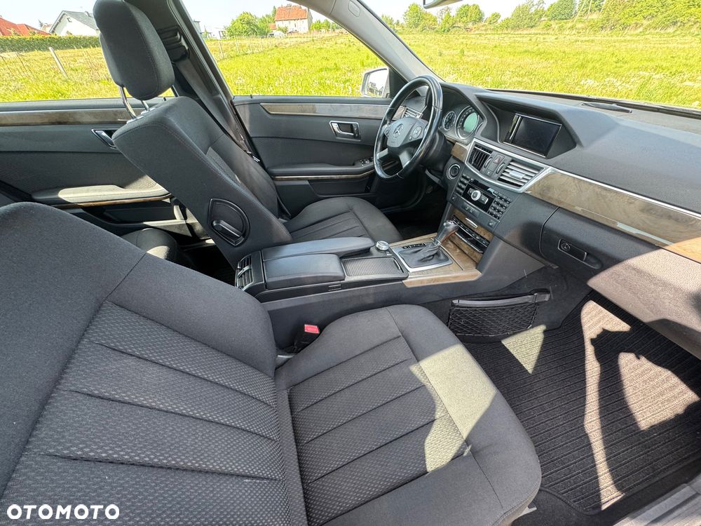 Mercedes-Benz Klasa E 250 BlueEFFICIENCY 7G-TRONIC Elegance - 19