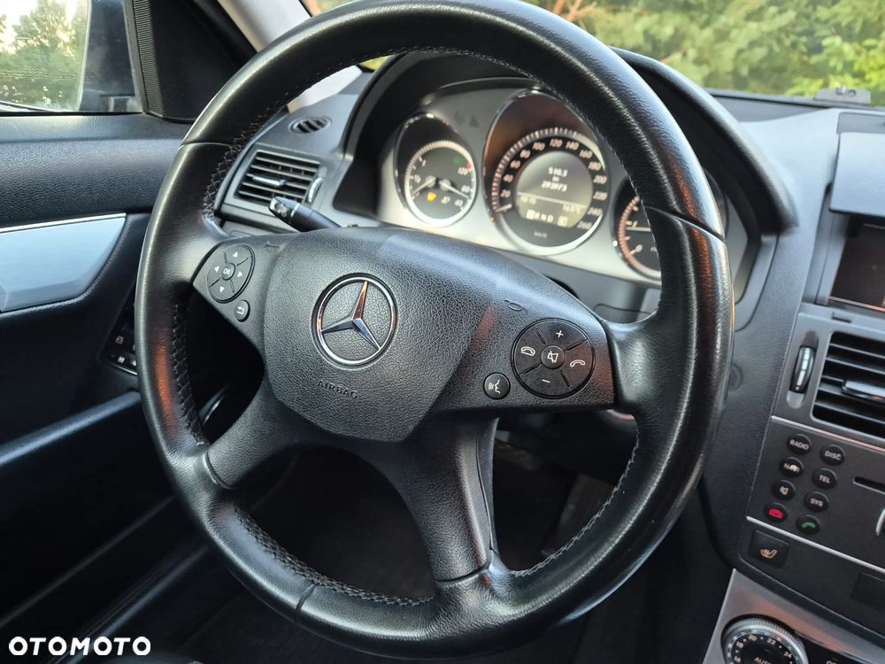Mercedes-Benz Klasa C 220 CDI DPF Automatik BlueEFFICIENCY Avantgarde - 28