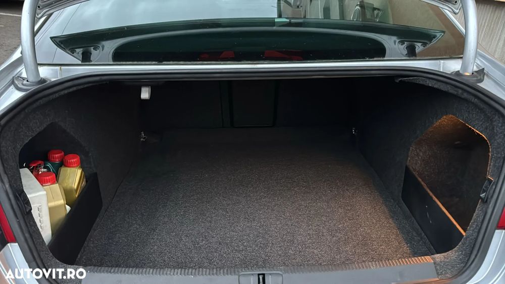 Volkswagen Passat 2.0TDI Highline DPF 4Motion - 8