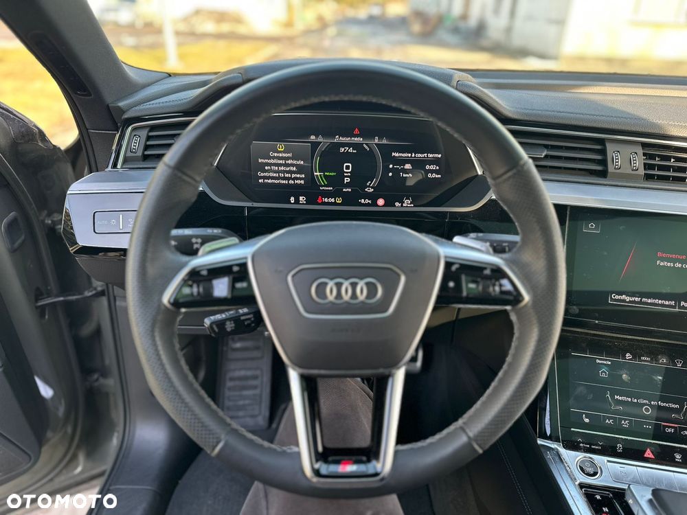 Audi Q8 Sportback e-tron - 12