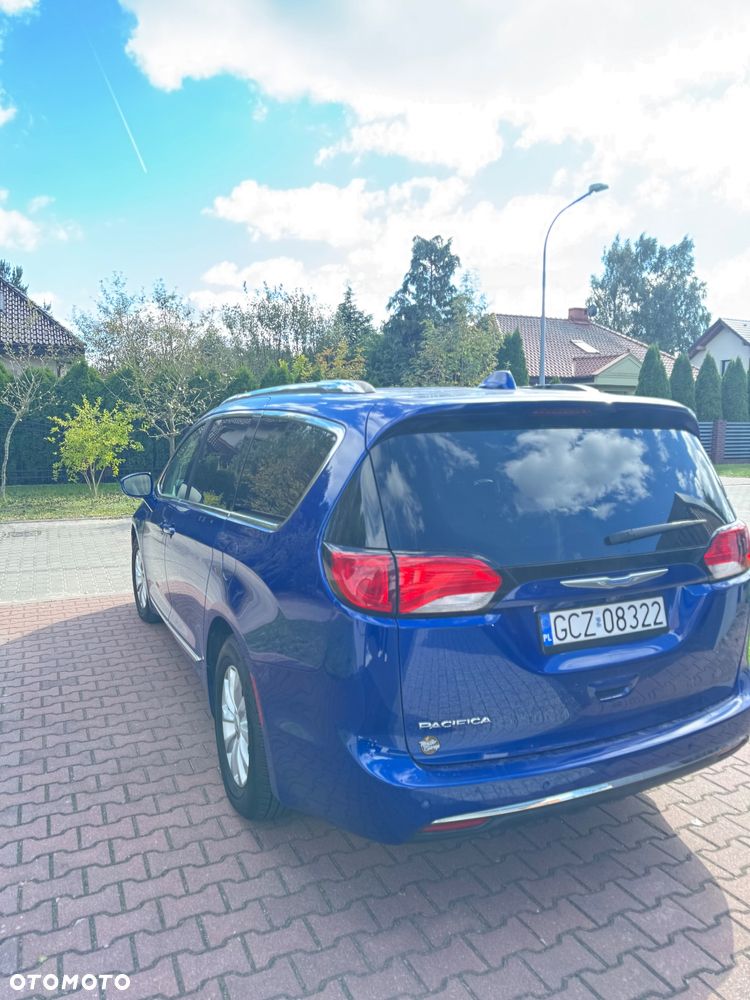 Chrysler Pacifica - 3