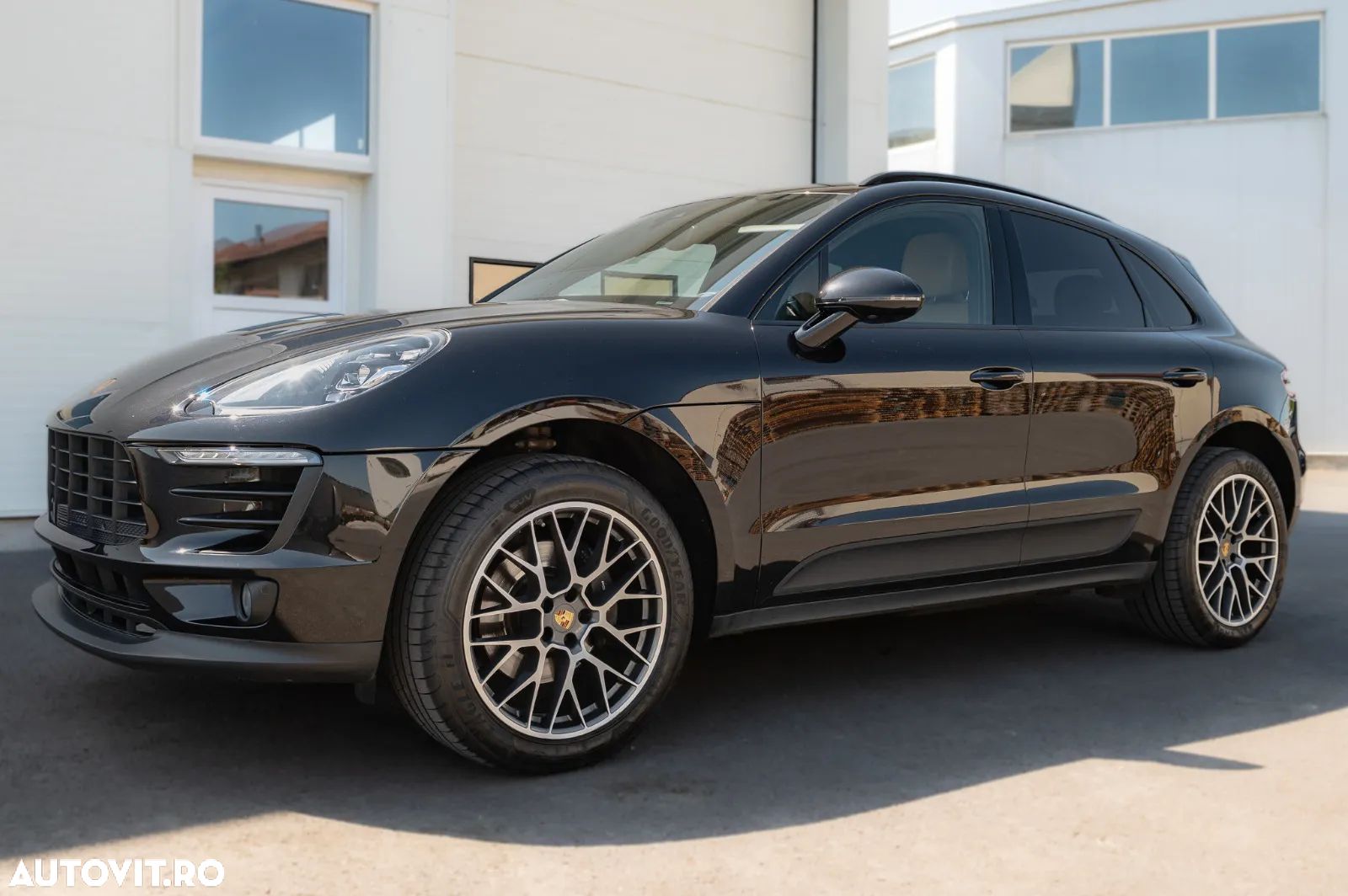 Porsche Macan Standard - 1