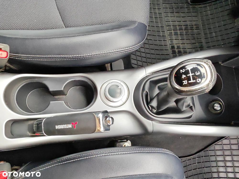 Mitsubishi Outlander 2.4 Intense + - 22